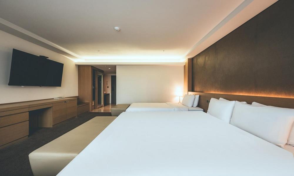 Wonju City Hotel Hyeoksin Экстерьер фото