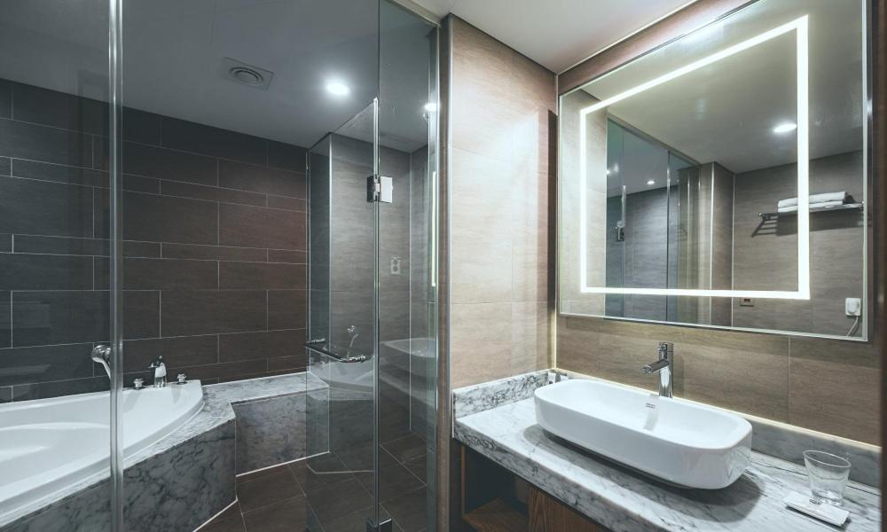 Wonju City Hotel Hyeoksin Экстерьер фото