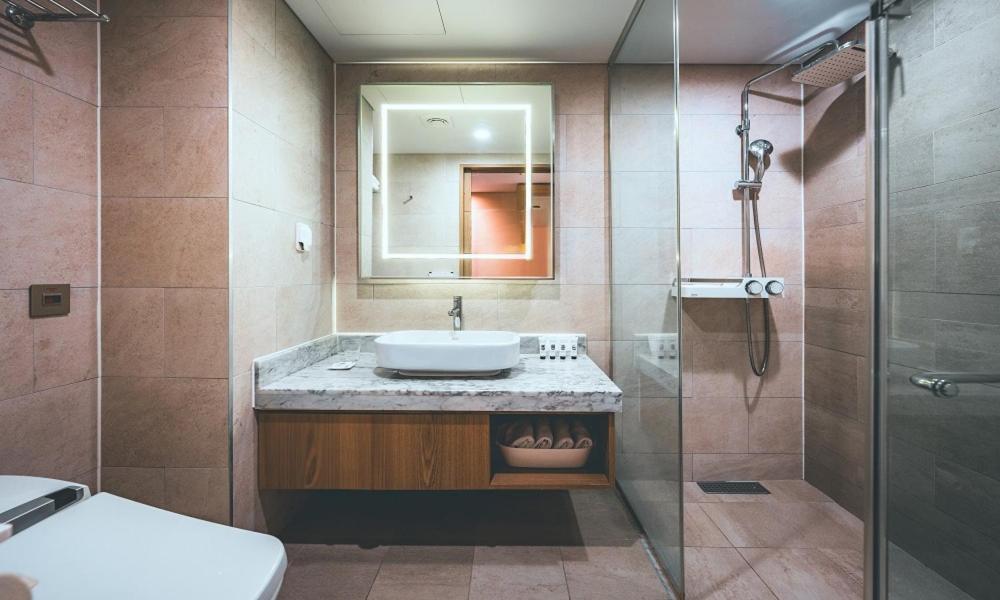 Wonju City Hotel Hyeoksin Экстерьер фото