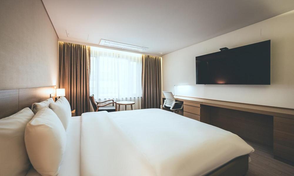 Wonju City Hotel Hyeoksin Экстерьер фото