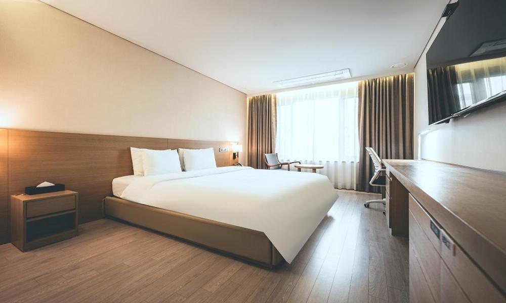 Wonju City Hotel Hyeoksin Экстерьер фото