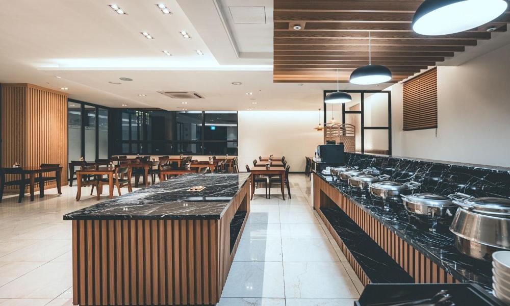 Wonju City Hotel Hyeoksin Экстерьер фото