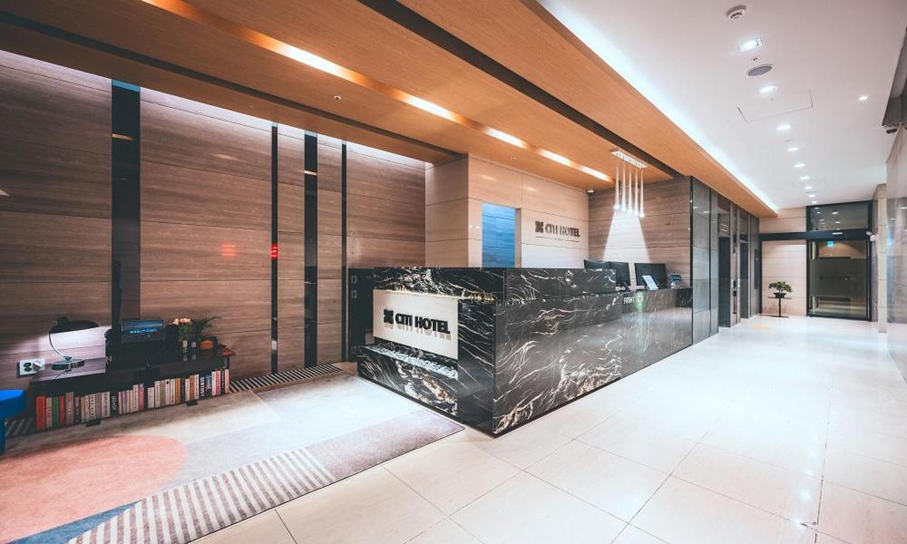 Wonju City Hotel Hyeoksin Экстерьер фото
