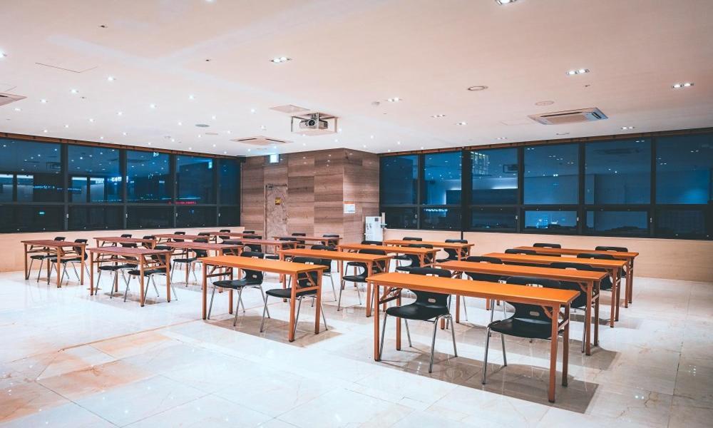 Wonju City Hotel Hyeoksin Экстерьер фото